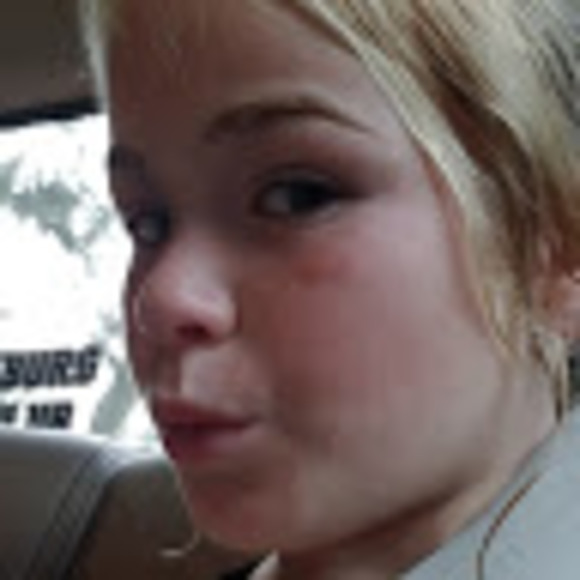 Profile Picture of Cadence Bandor (@crystalbandor) on Poshmark