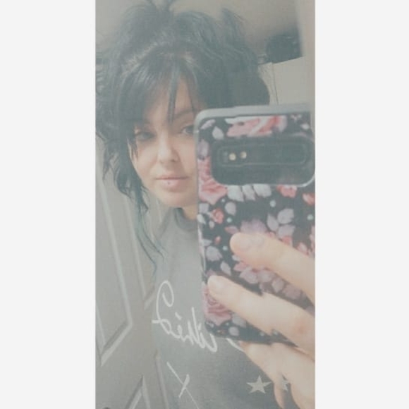 Profile Picture of Ã‰lissa Monger-lapierre (@lpplusel) on Poshmark