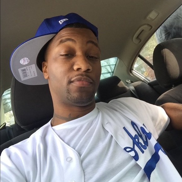 Profile Picture of Durrell Sims (@finesse_4life) on Poshmark