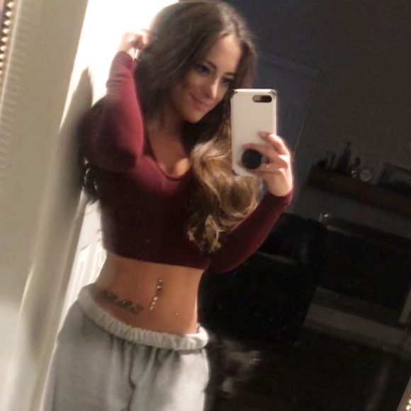 Profile Picture of Liana Daidone (@rogie_xo) on Poshmark