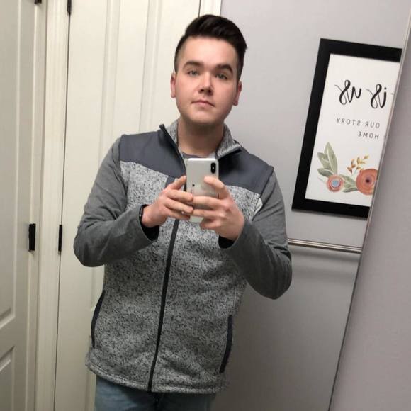 Profile Picture of Seth Fried (@sethf51) on Poshmark