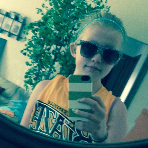 Profile Picture of Erin Fretheim (@erin321) on Poshmark