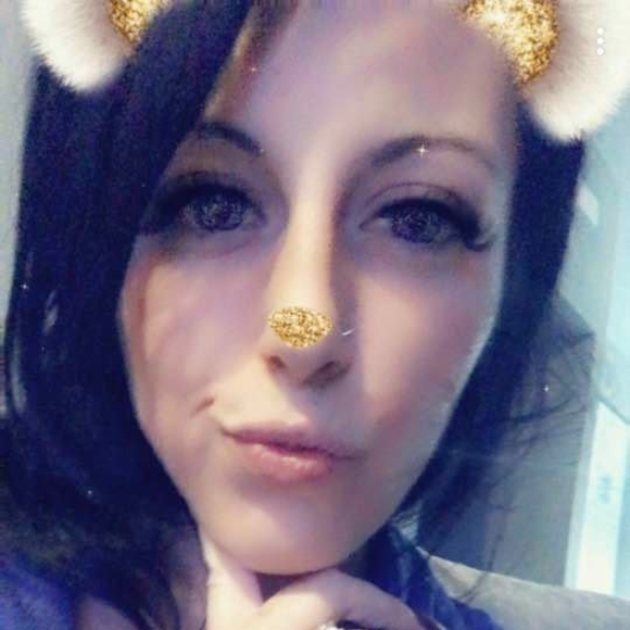 Profile Picture of Leah Fledderus (@beautyqueen_22) on Poshmark