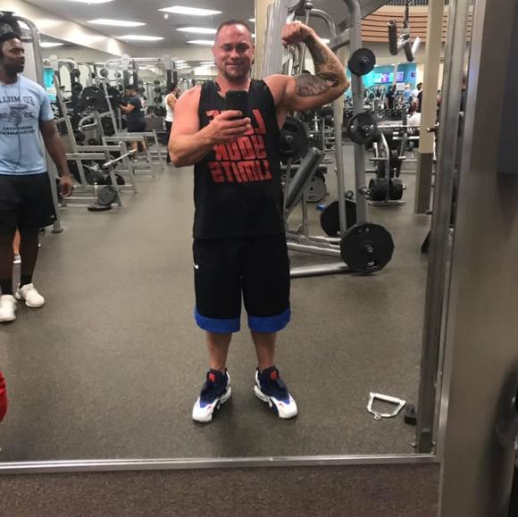 Andrew Huttie - Poshmark Profile Picture of Andrew Huttie (@andrewhuttie) on Poshmark