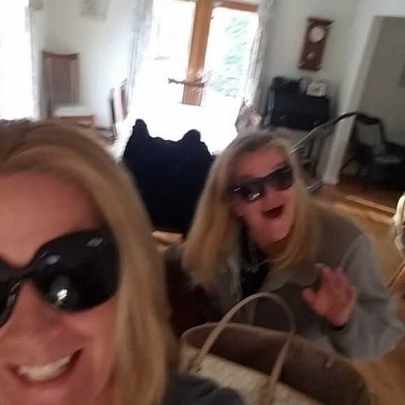 Profile Picture of Kimmi Lauzon (@whimbly) on Poshmark