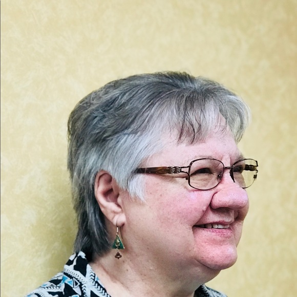 Profile Picture of Joann j Hilgemann (@jojosurprise) on Poshmark