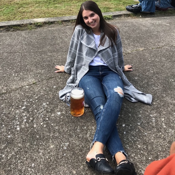 Profile Picture of Jessica Vangelas (@jvangela2) on Poshmark