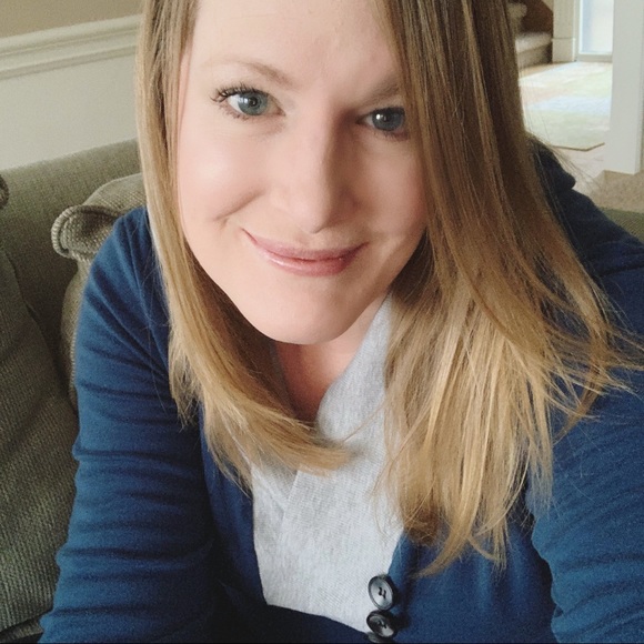 Profile Picture of Trisha David (@trisha_david) on Poshmark