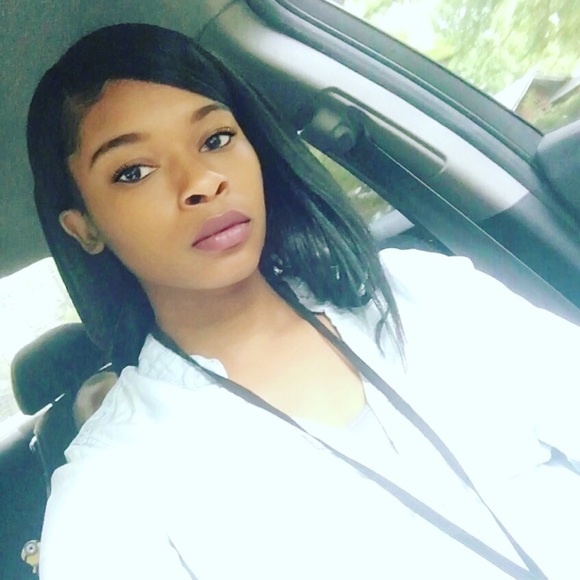 Jasmine Owens - Poshmark Profile Picture of Jasmine Owens (@soigneeffect) on Poshmark