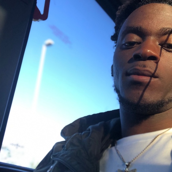 Profile Picture of Carl Francois (@carlfrancois552) on Poshmark