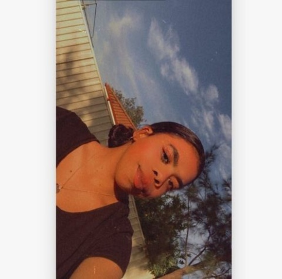 Profile Picture of Ashleigh Doolan (@ashleighdoolan8) on Poshmark