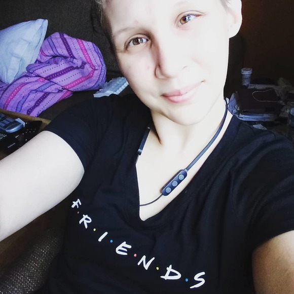 Courtney Meinshausen - Poshmark Profile Picture of Courtney Meinshausen (@cmel10563) on Poshmark