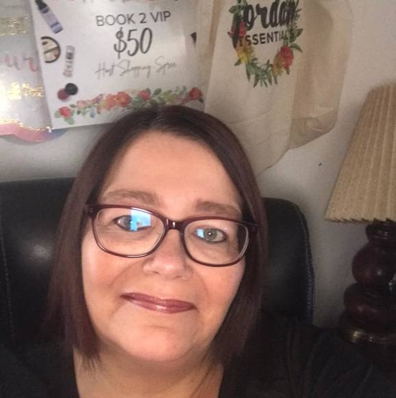 Profile Picture of Cindy Erickson schmidt (@bellamae09) on Poshmark