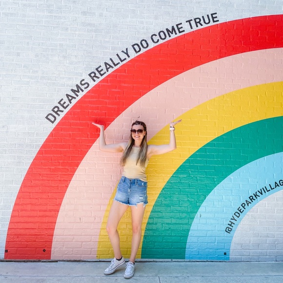 Profile Picture of Taylor Grunzweig (@taylor_mg1) on Poshmark