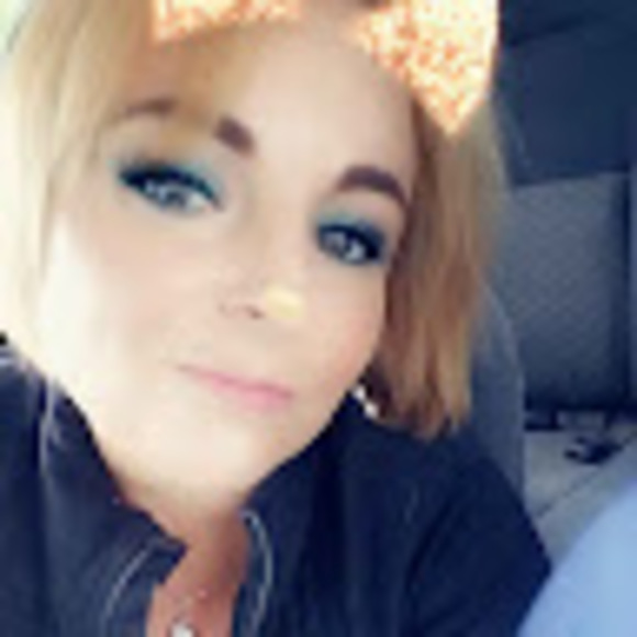 Profile Picture of Samantha Kronk (@samantha_kronk) on Poshmark
