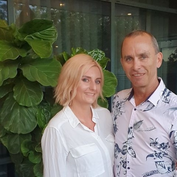 Profile Picture of Candice Sutton (@candicesutton) on Poshmark