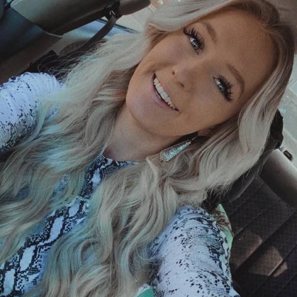 Profile Picture of Kelsey Cowan (@kelseylou222) on Poshmark