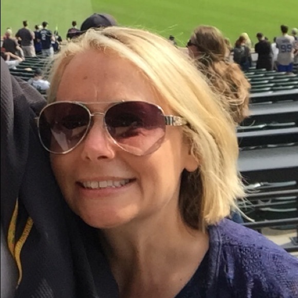 Profile Picture of Lisa Galton (@galton4) on Poshmark
