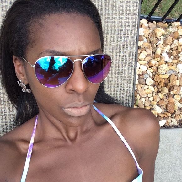 Profile Picture of Glennethia Benjamin (@glennethia) on Poshmark