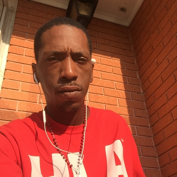 Profile Picture of Ronald Washington (@sipsetfred) on Poshmark