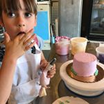 Profile Picture of Betsy Hutton (@weddingcakelady) on Instagram