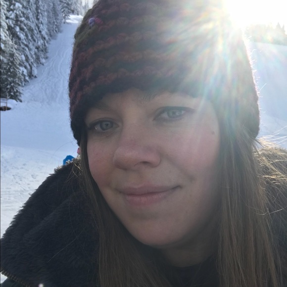 Profile Picture of Lisa Manselle (@manselle4) on Poshmark
