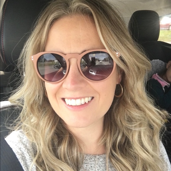 Profile Picture of Pamela Marks (@pamelamarks37) on Poshmark