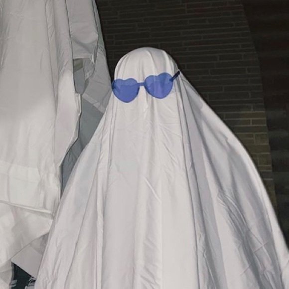 Profile Picture of Emma Janulis (@emjanulis) on Poshmark