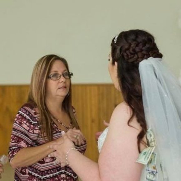 Profile Picture of Angie Dofflemyer (@monroe70615) on Poshmark