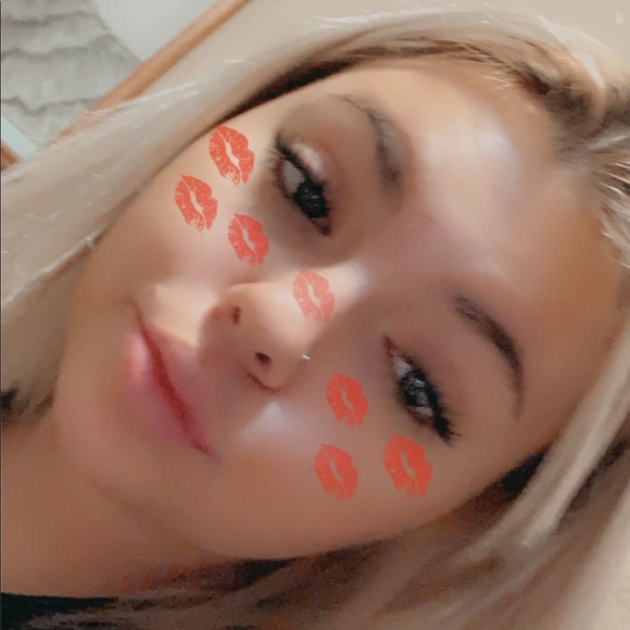 Allexsis Micetich - Poshmark Profile Picture of Allexsis Micetich (@allexsis_m) on Poshmark