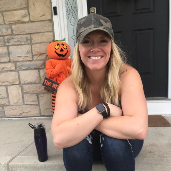 Profile Picture of Meagan Harshbarger (@mharshbarger1) on Poshmark