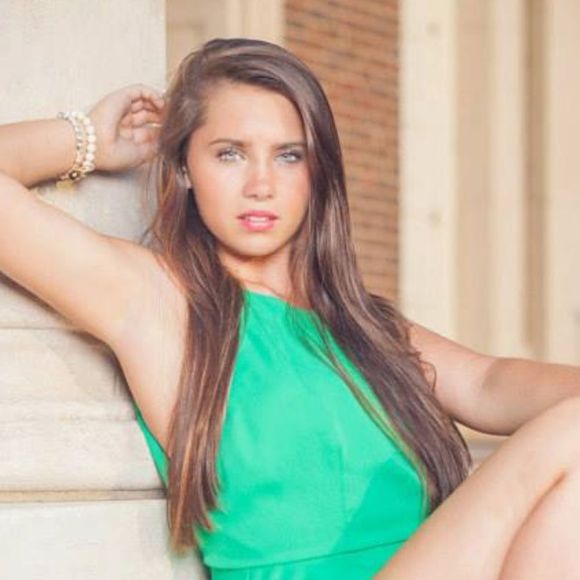 Profile Picture of Carly Carter (@carlscarter) on Poshmark