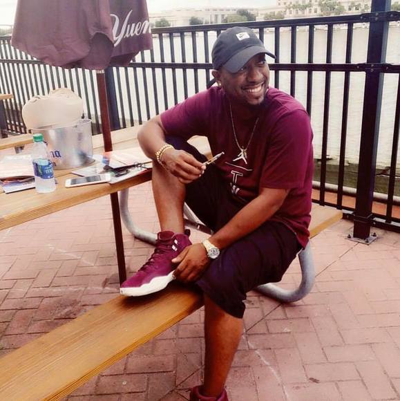 Profile Picture of Derek Arthur (@derekarthur414) on Poshmark