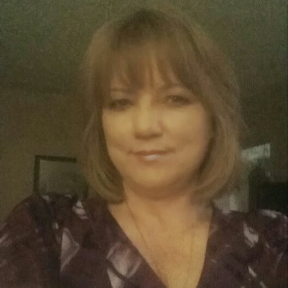 Profile Picture of Shelly Heath (@ziggysnana) on Poshmark