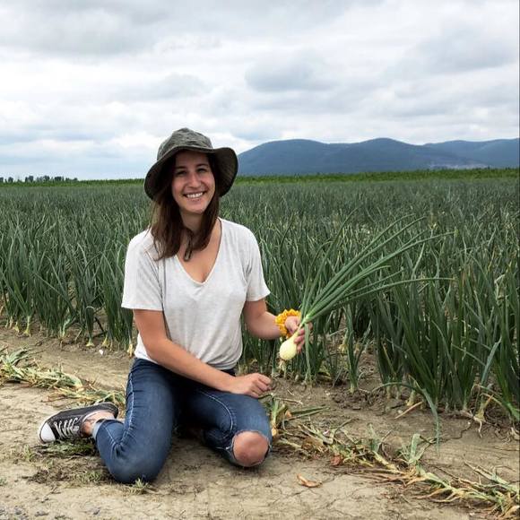 Profile Picture of Mirie Amrich (@mimi_music92) on Poshmark