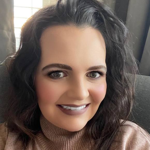 Profile Picture of Amy Engberson (@amyengberson) on Poshmark