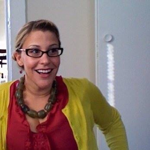 Profile Picture of Nikki Beem (@nikkibeem) on Poshmark