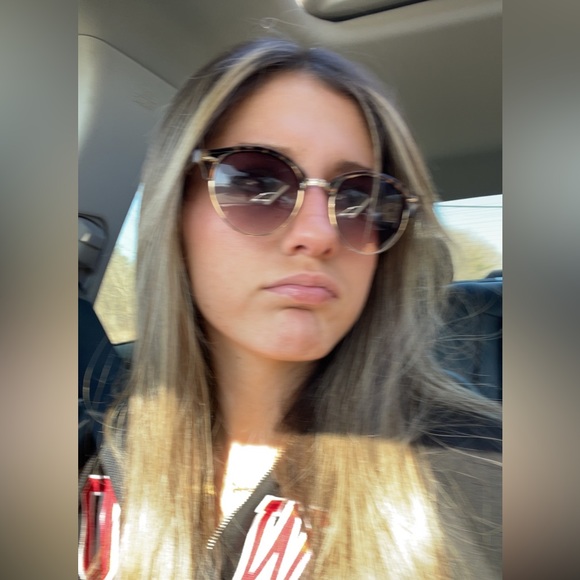 Profile Picture of Marisa Billone (@marisabillone) on Poshmark