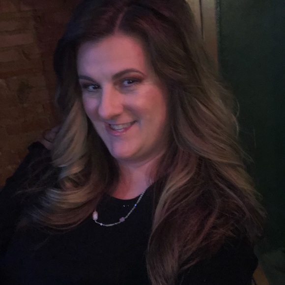 Profile Picture of Melissa Carson (@possumgrpvn71) on Poshmark