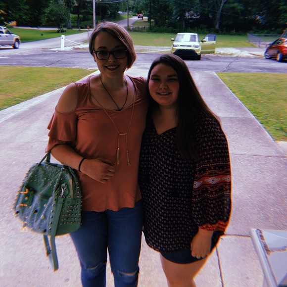 Profile Picture of Haley Pelfrey (@haley_pelfrey) on Poshmark