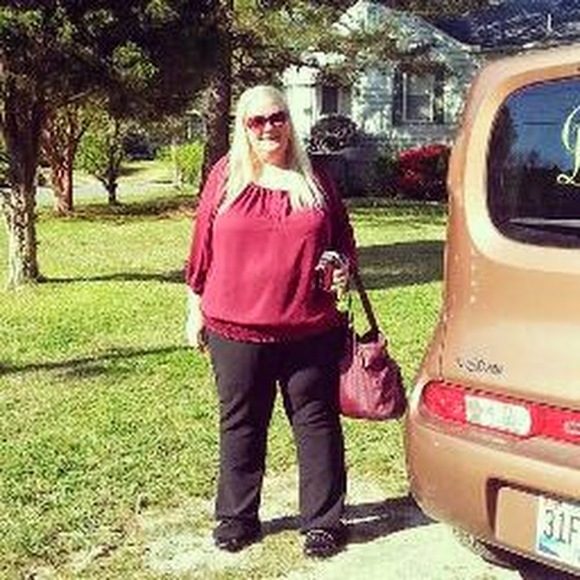 Profile Picture of Debra Pavolko (@debbiep429) on Poshmark