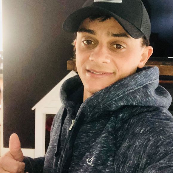 Profile Picture of Luciano Aguiar (@lucianoaguiar) on Poshmark