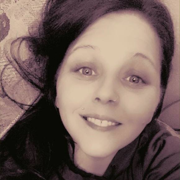 Profile Picture of Tisha Stoneman (@tishastoneman) on Poshmark