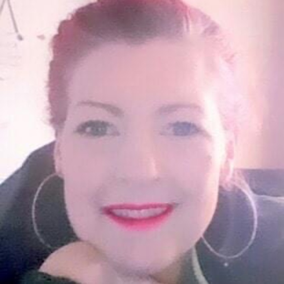 Profile Picture of Karen Chimes (@chickadede64) on Poshmark