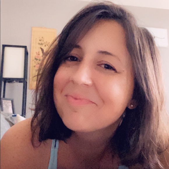 Profile Picture of Taneesha Arthur (@taneeshaarthur) on Poshmark