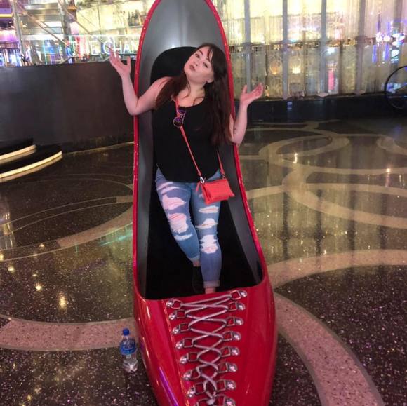 Profile Picture of Laina Brown (@ebrown0516) on Poshmark