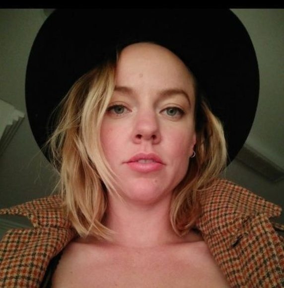 Profile Picture of Hannah Paslowski (@realdealhoney) on Poshmark