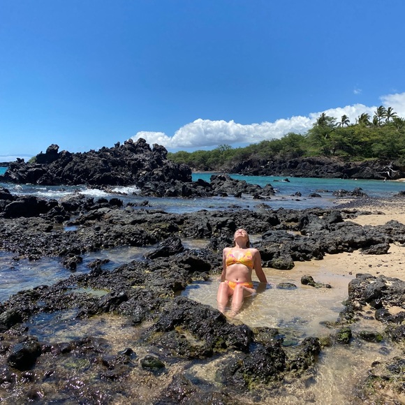 Profile Picture of Kenzie Gelly (@kenziegelly) on Poshmark