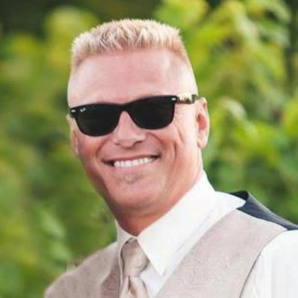 Profile Picture of Mark Baysinger (@markalan509) on Poshmark