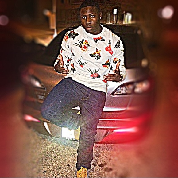 Profile Picture of Corey Moore (@cmoore2420) on Poshmark